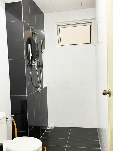 The Clovers untuk Untuk Disewa - RM 1,950 /bulan, Mac 2026 - Bathroom - PropertyGuru.com.my