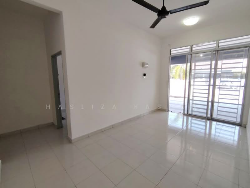1-storey Terraced House for Sale in Banting (Selangor) - Hasliza Hassan - Living Room - PropertyGuru.com.my