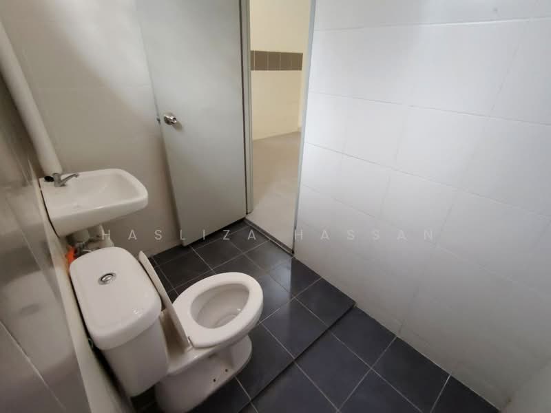 1-storey Terraced House for Sale in Banting (Selangor) - Hasliza Hassan - Bathroom - PropertyGuru.com.my