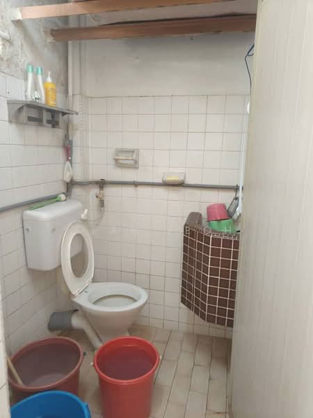 Flat Taman Ungku Tun Aminah untuk Untuk Dijual - RM 148,000, Mac 2026 - Bathroom - PropertyGuru.com.my