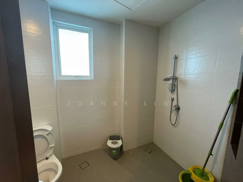 Kondominium untuk Disewa di Bayu Ferringhi Condominiums - Joanne Liw - Bathroom - PropertyGuru.com.my