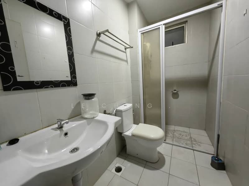 Service Residence for Rent at Meridin Bayvue Serviced Apartment - Le Ching . - Bathroom - PropertyGuru.com.my