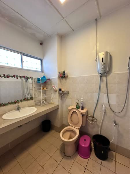 Taman Sri Putra Mas untuk Untuk Dijual - RM 550,000, Mac 2026 - Bathroom - PropertyGuru.com.my