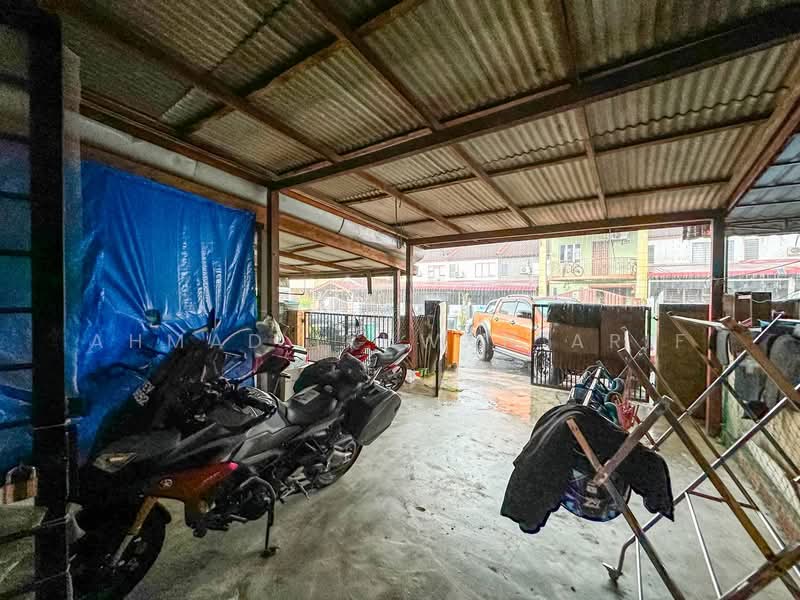 Terraced House for Sale in Kajang (Selangor) - Ahmad Ikhwan Arif - Car Park - PropertyGuru.com.my