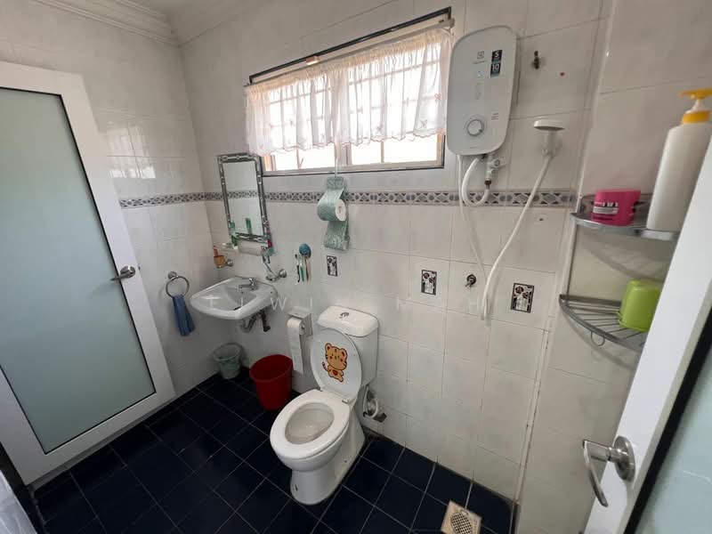 Bungalow for Sale in Bandar Country Homes (Rawang) - Elwin Mah - Bathroom - PropertyGuru.com.my