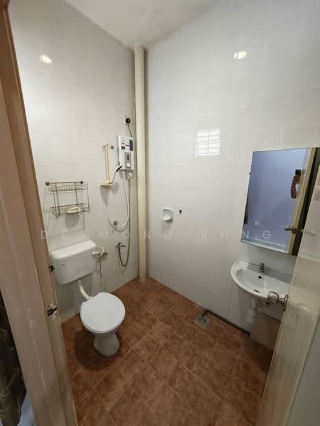 1-storey Terraced House for Rent in Taman Mount Austin (Tebrau) - Desmond Bong - Bathroom - PropertyGuru.com.my