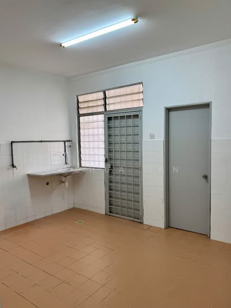 Saujana Damansara untuk Untuk Disewa - RM 1,700 /bulan, Mac 2026 - Kitchen - PropertyGuru.com.my