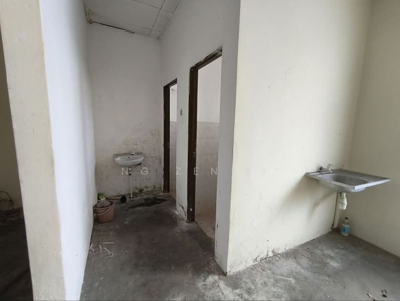 Shop / Office for Rent in Taman Nusantara (Iskandar Puteri (Nusajaya)) - NG ZEN XI - Bathroom - PropertyGuru.com.my