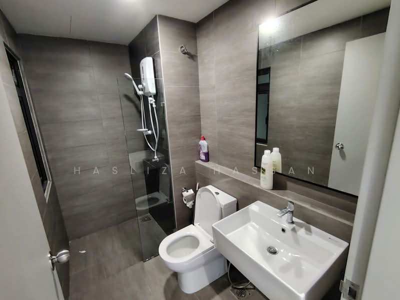 Service Residence for Rent at Maya Bay Residences @ Gamuda Cove - Hasliza Hassan - Bathroom - PropertyGuru.com.my