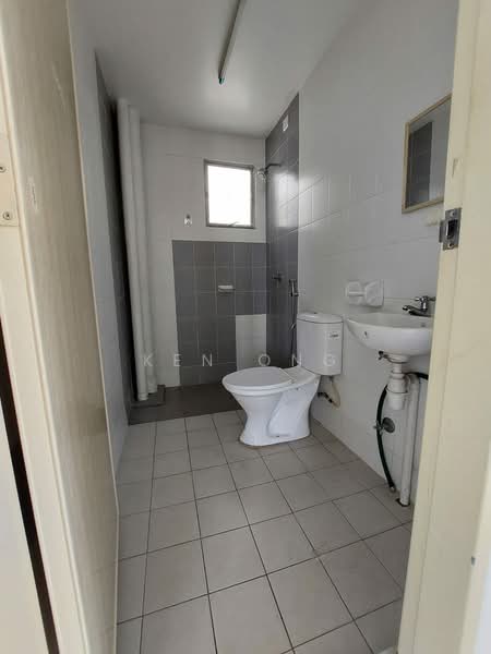Apartment for Sale at Seri Intan Apartment - Ken Ong - Bathroom - PropertyGuru.com.my