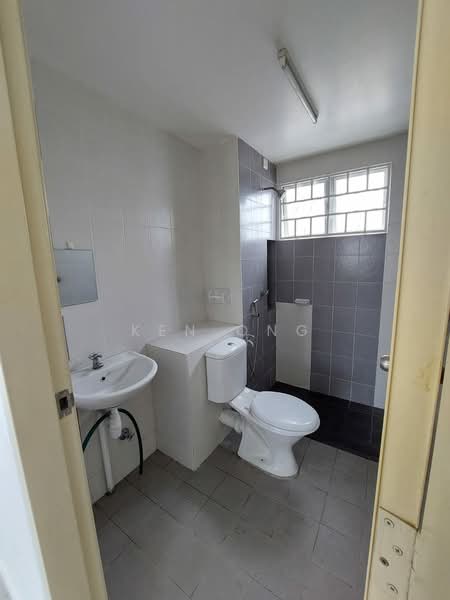 Apartment for Sale at Seri Intan Apartment - Ken Ong - Bathroom - PropertyGuru.com.my
