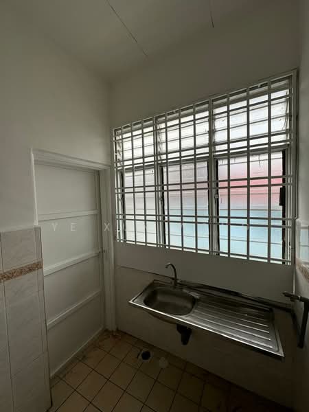 Jalan Kancil Taman scientex untuk Untuk Dijual - RM 499,000, Mac 2026 - Kitchen - PropertyGuru.com.my