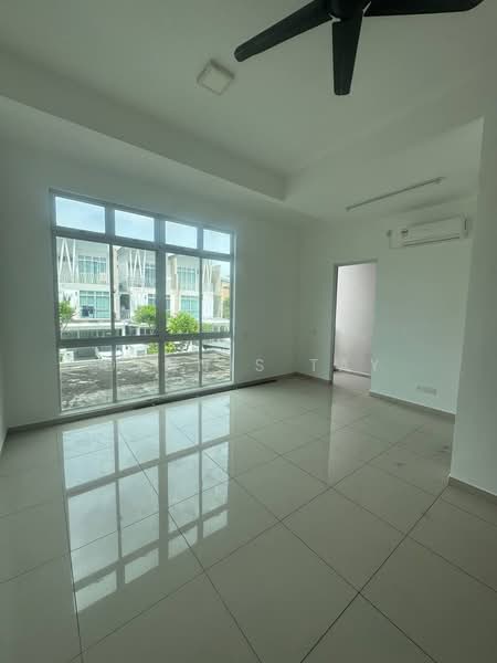 2-storey Terraced House for Rent in Taman Mount Austin (Tebrau) - Dennis Tay - Living Room - PropertyGuru.com.my