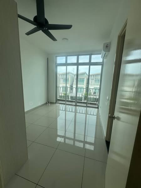 2-storey Terraced House for Rent in Taman Mount Austin (Tebrau) - Dennis Tay - Balcony - PropertyGuru.com.my