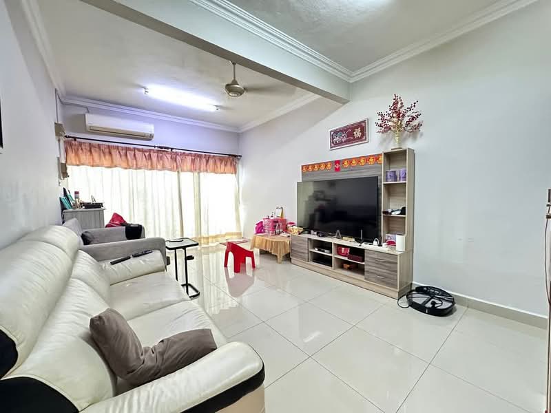 1.5-storey Terraced House for Sale in Taman Bukit Maluri (Kepong) - Kelly Lai - Living Room - PropertyGuru.com.my
