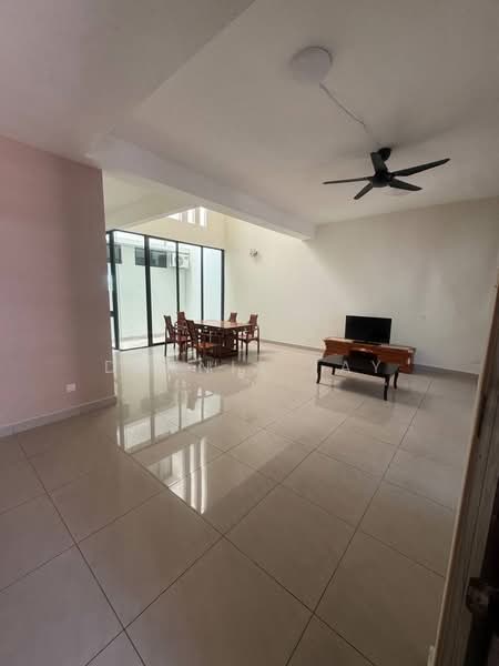 Bayu Puteri Double Storey ( jalan bayu puteri 3/1 ) untuk Untuk Disewa - RM 3,500 /bulan, Mac 2026 - Living Room - PropertyGuru.com.my