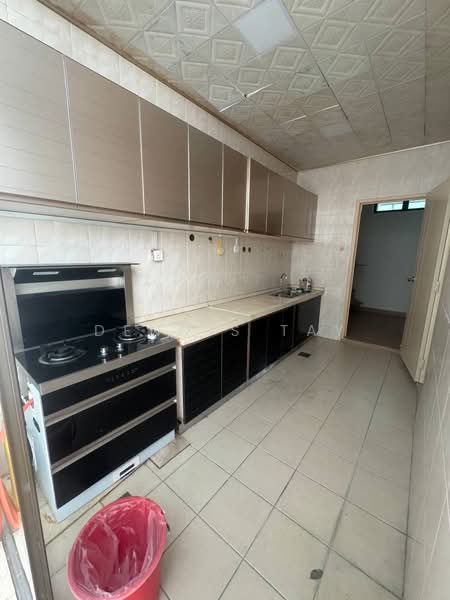 Bayu Puteri Double Storey ( jalan bayu puteri 3/1 ) untuk Untuk Disewa - RM 3,500 /bulan, Mac 2026 - Kitchen - PropertyGuru.com.my