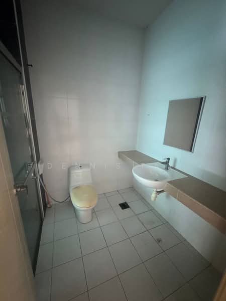 Bayu Puteri Double Storey ( jalan bayu puteri 3/1 ) untuk Untuk Disewa - RM 3,500 /bulan, Mac 2026 - Bathroom - PropertyGuru.com.my