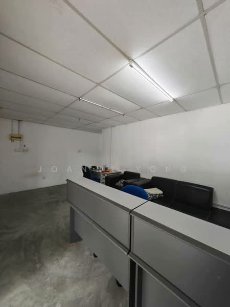 Single Storey Medium Low Cost Shoplot @ Jalan Ketapang x , Taman Rinting, Masai Johor. untuk Untuk Dijual - RM 420,000, Mac 2026 - Interior - PropertyGuru.com.my