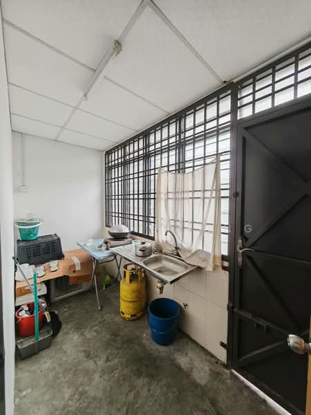 Single Storey Medium Low Cost Shoplot @ Jalan Ketapang x , Taman Rinting, Masai Johor. untuk Untuk Dijual - RM 420,000, Mac 2026 - Kitchen - PropertyGuru.com.my