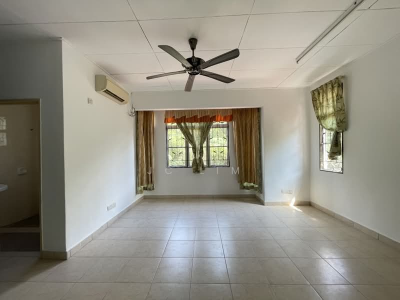 2-storey Terraced House for Sale in Taman Putra Prima (Puchong) - JC Lim - Living Room - PropertyGuru.com.my