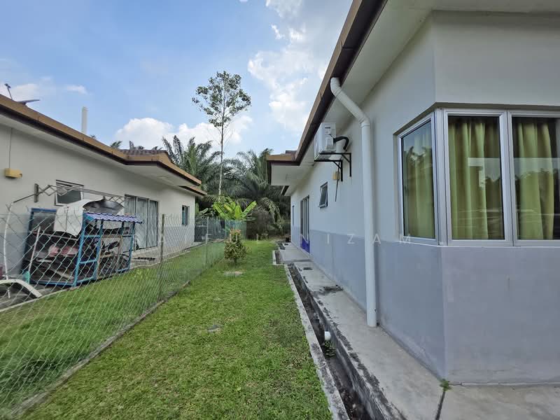 Semi-Detached House for Sale in Banting (Selangor) - Saiful Nizam - Exterior - PropertyGuru.com.my
