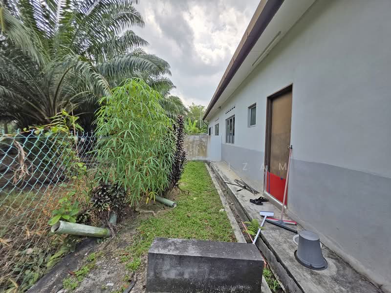 Semi-Detached House for Sale in Banting (Selangor) - Saiful Nizam - Exterior - PropertyGuru.com.my