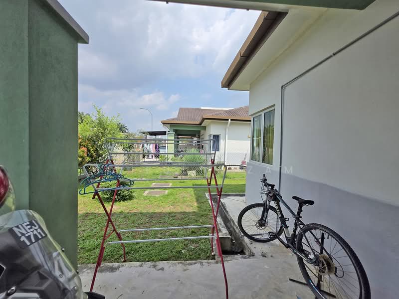 Semi-Detached House for Sale in Banting (Selangor) - Saiful Nizam - Exterior - PropertyGuru.com.my