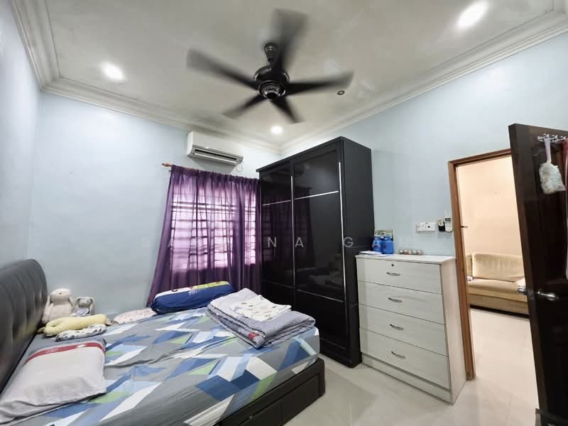 Taman Johor Jaya untuk Untuk Dijual - RM 600,000, Apr 2026 - Bedroom - PropertyGuru.com.my
