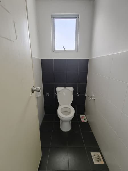 Shop / Office for Rent in Bandar Indahpura (Kulai) - Danny See - Bathroom - PropertyGuru.com.my