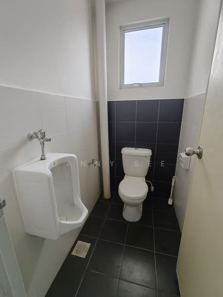 Shop / Office for Rent in Bandar Indahpura (Kulai) - Danny See - Bathroom - PropertyGuru.com.my