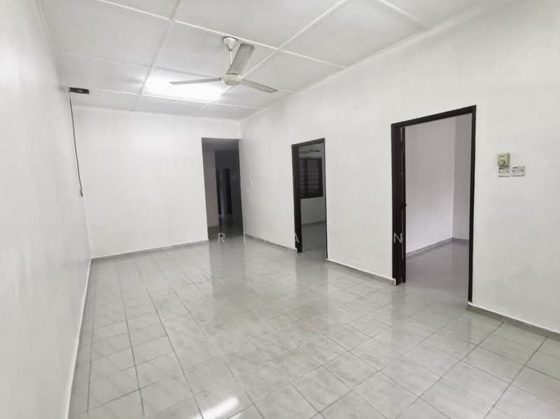 Taman Ungku Tun Aminah untuk Untuk Dijual - RM 550,000, Mac 2026 - Living Room - PropertyGuru.com.my