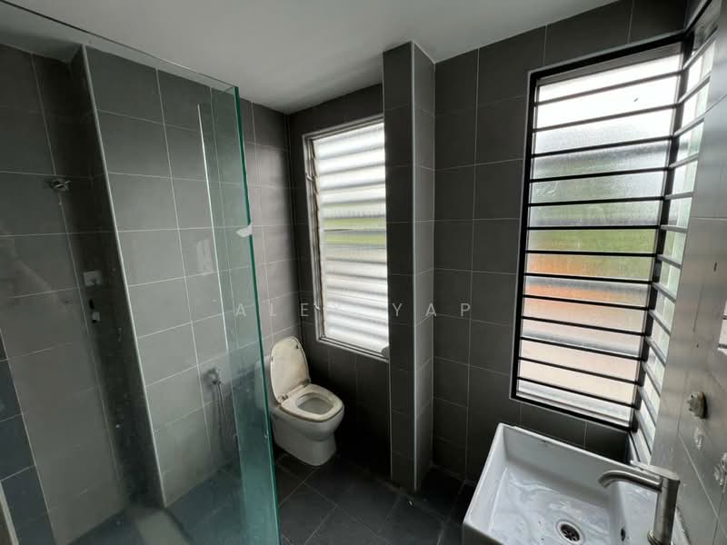 2-storey Terraced House for Sale in Taman TTDI Grove (Kajang) - Alex Yap - Bathroom - PropertyGuru.com.my
