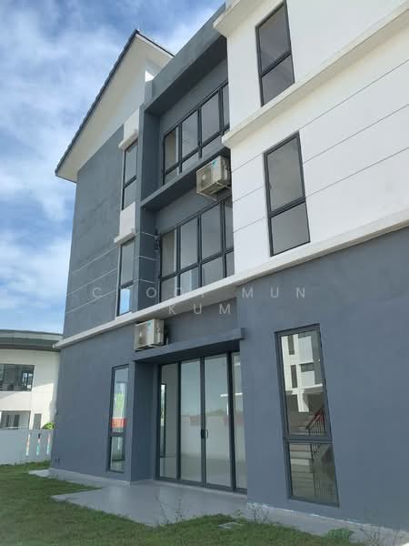 Semi-Detached House for Sale in Kwasa Damansara (Sungai Buloh) - Chooi Mun Kum - Exterior - PropertyGuru.com.my