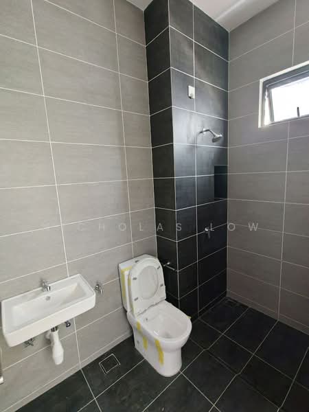 2-storey Terraced House for Rent in Taman Seri Austin (Tebrau) - Nicholas Low - Bathroom - PropertyGuru.com.my