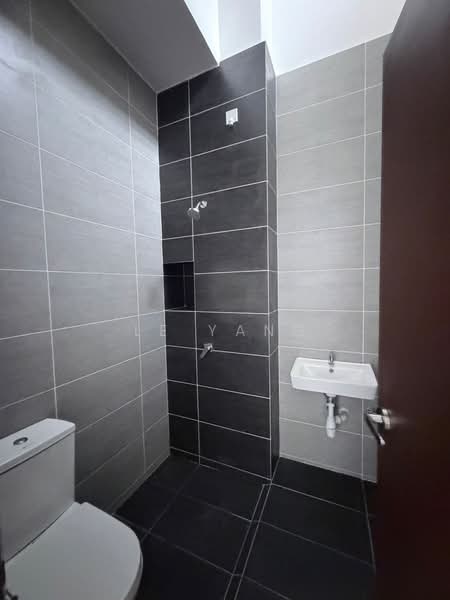 2-storey Terraced House for Sale in Bandar Dato Onn (Tebrau) - Le Yang - Bathroom - PropertyGuru.com.my