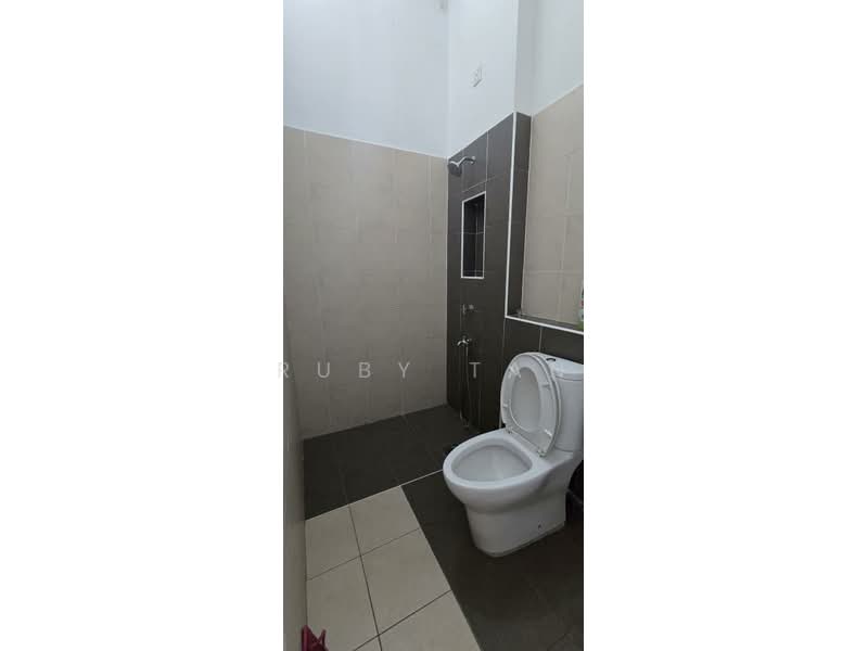 Taman Pulai Hijauan untuk Untuk Dijual - RM 600,000, Apr 2026 - Bathroom - PropertyGuru.com.my