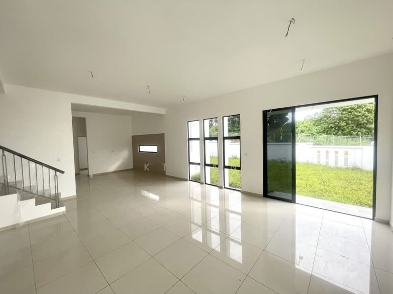 Rumah Teres untuk Dijual di Taman Desa Tebrau (Tebrau) - KT Tan - Living Room - PropertyGuru.com.my