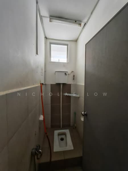 Office for Rent in Bandar Uda Utama (Johor Bahru) - Nicholas Low - Bathroom - PropertyGuru.com.my