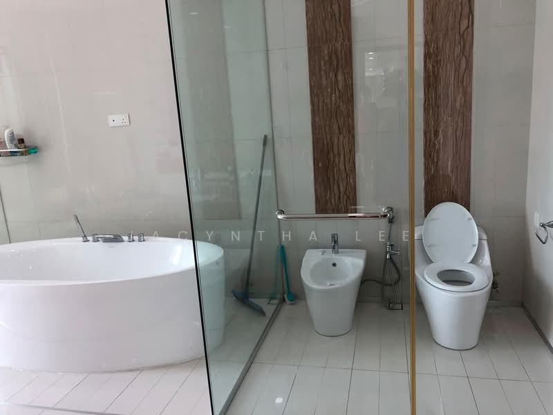 Condominium for Sale at 8 Gurney (The Shore Condominium) - Jacyntha Lee - Bathroom - PropertyGuru.com.my