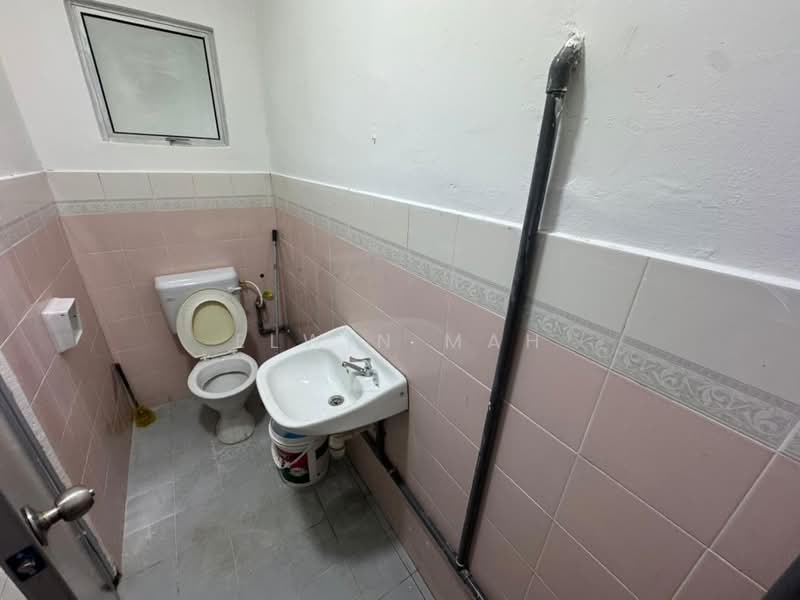 2-storey Terraced House for Sale in Bandar Country Homes (Rawang) - Elwin Mah - Bathroom - PropertyGuru.com.my