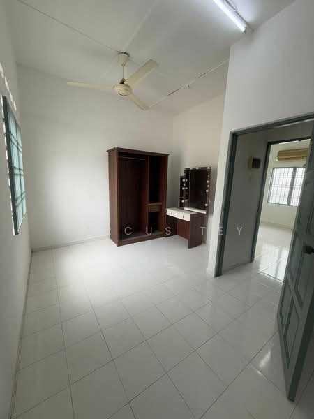 2-storey Terraced House for Sale in Taman Flora Jaya (Batu Pahat) - Marcus Tey - Bedroom - PropertyGuru.com.my
