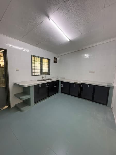 2-storey Terraced House for Sale in Taman Flora Jaya (Batu Pahat) - Marcus Tey - Kitchen - PropertyGuru.com.my