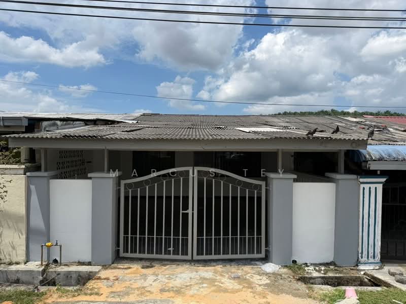 Rumah Teres 1 Tingkat untuk Dijual di Kampung Oren (Ulu Tiram) - Marcus Tey - Exterior - PropertyGuru.com.my