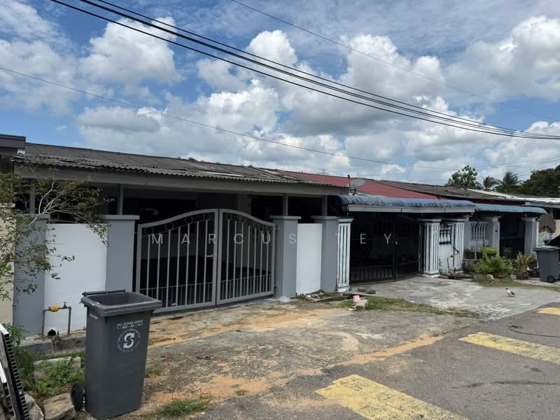 Rumah Teres 1 Tingkat untuk Dijual di Kampung Oren (Ulu Tiram) - Marcus Tey - Exterior - PropertyGuru.com.my