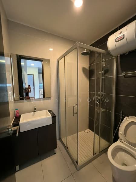 Condominium for Rent at Bay Laurel @ Country Garden Danga Bay - Celine Yong - Bathroom - PropertyGuru.com.my