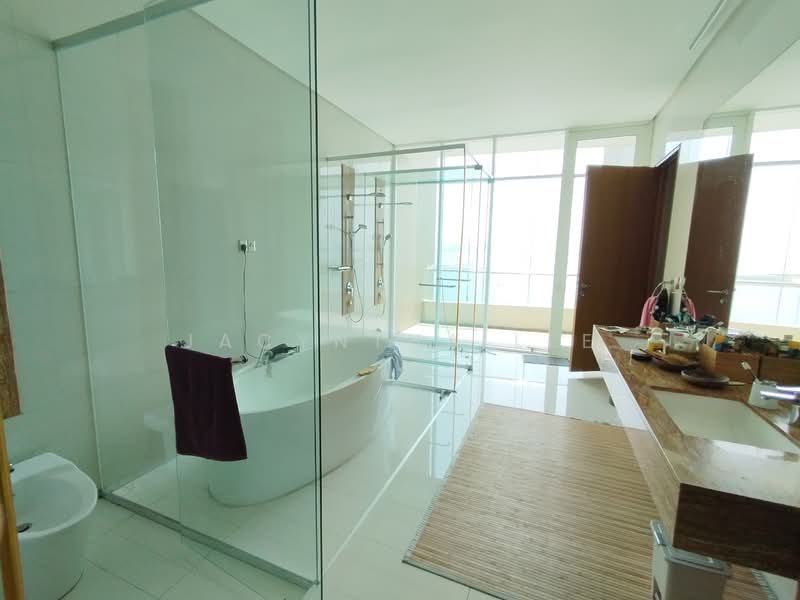 Condominium for Sale at 8 Gurney (The Shore Condominium) - Jacyntha Lee - Bathroom - PropertyGuru.com.my