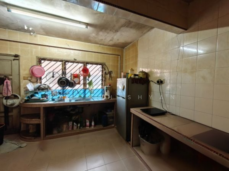 Taman Daya untuk Untuk Dijual - RM 388,000, Mac 2026 - Kitchen - PropertyGuru.com.my