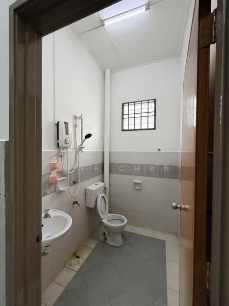 1-storey Terraced House for Rent in Johor Bahru (Johor) - Jeff Chan - Bathroom - PropertyGuru.com.my