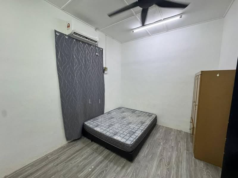 1-storey Terraced House for Rent in Taman Abad (Johor Bahru) - Li Wei - Bedroom - PropertyGuru.com.my